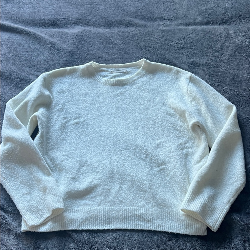 Cozy Women's White Crew Neck Sweater